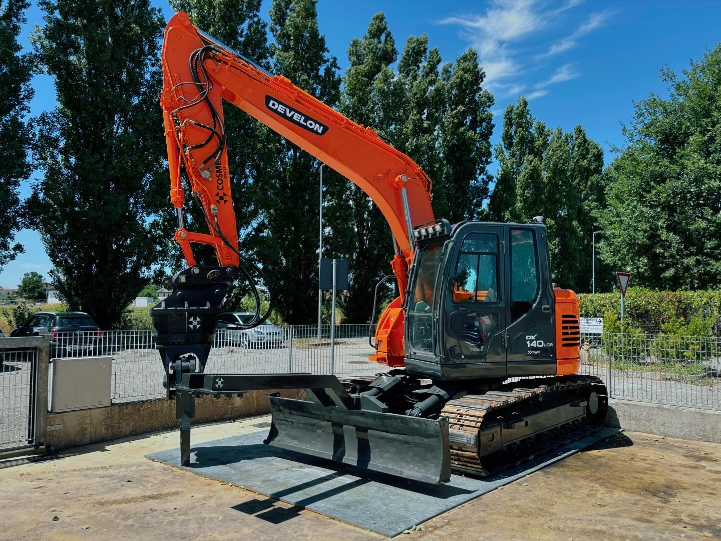 DOOSAN DX 140 FOR CARS DISMANTLING