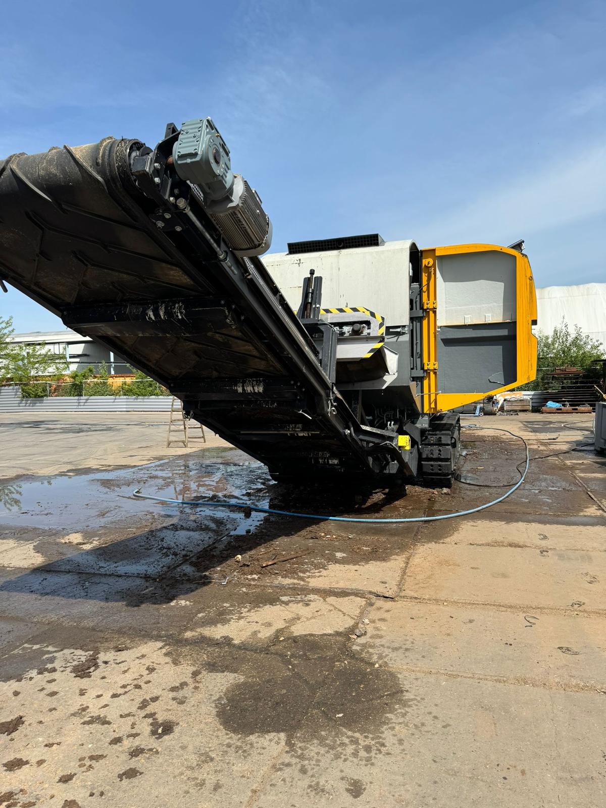 Untha Mobil One-Shaft-Shredder