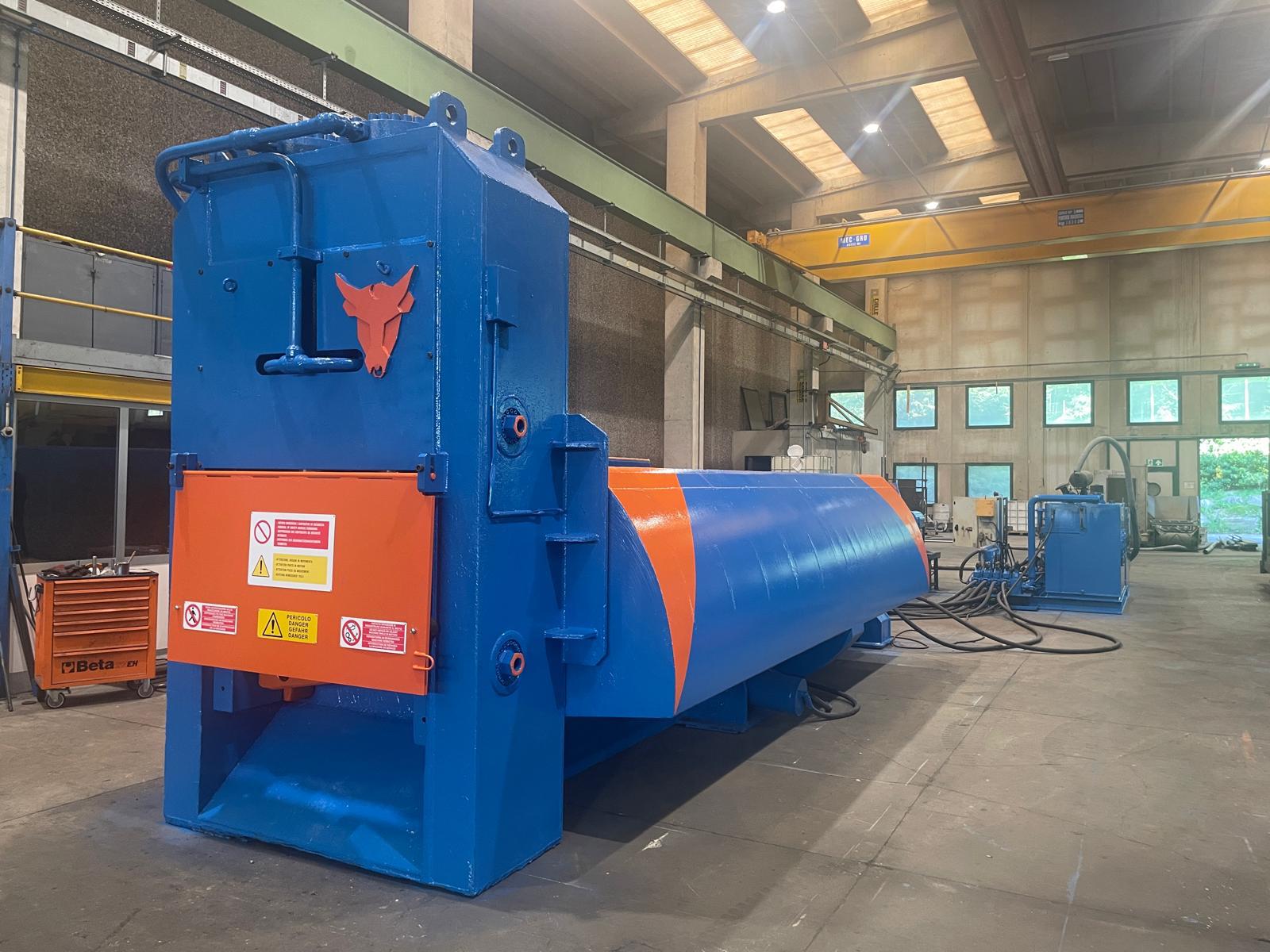 HS123 - Used shear baler E 561 N.A2E TAURUS