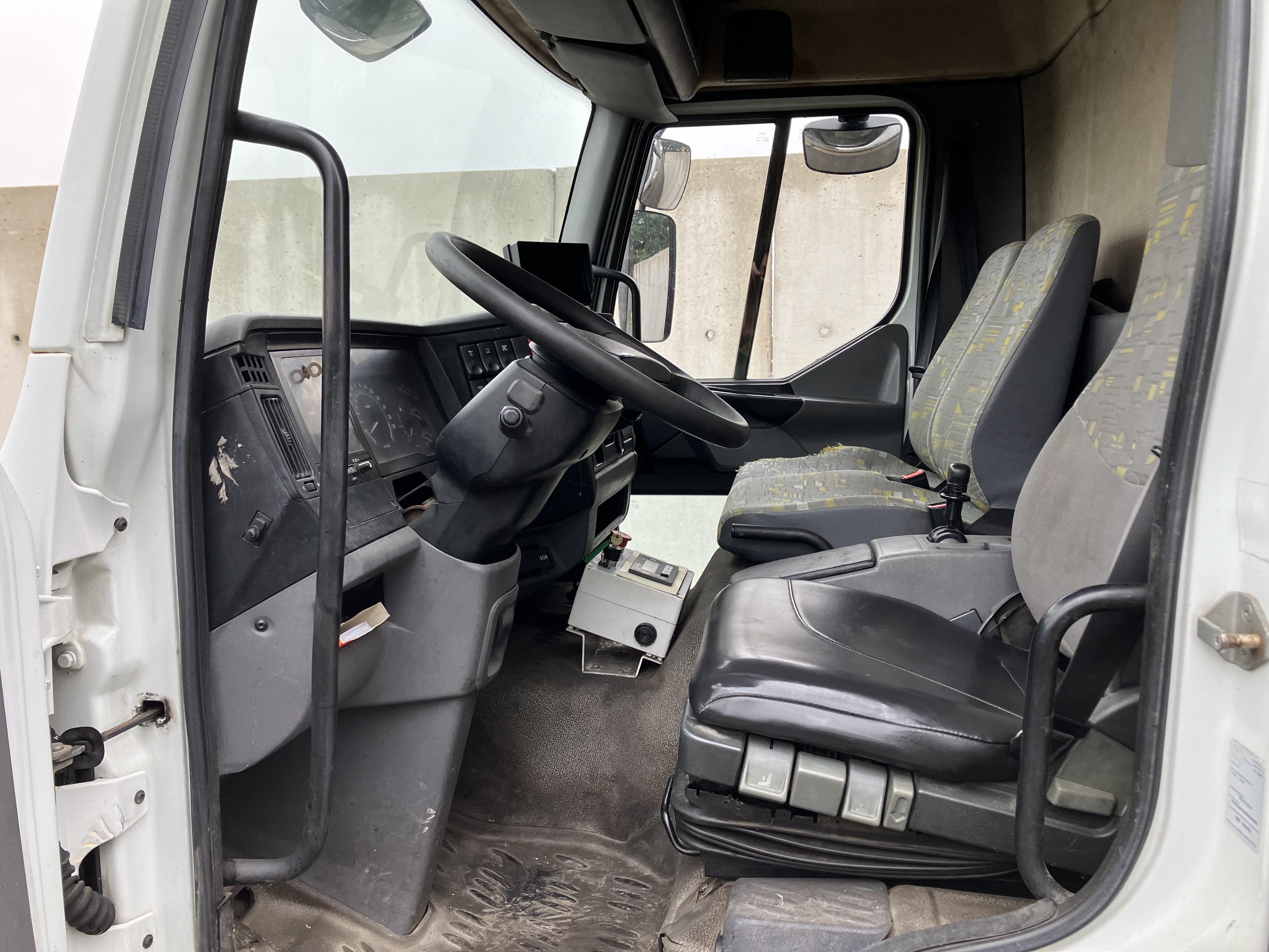 CAMION POUBELLE BOM MIDLUM 180-10T