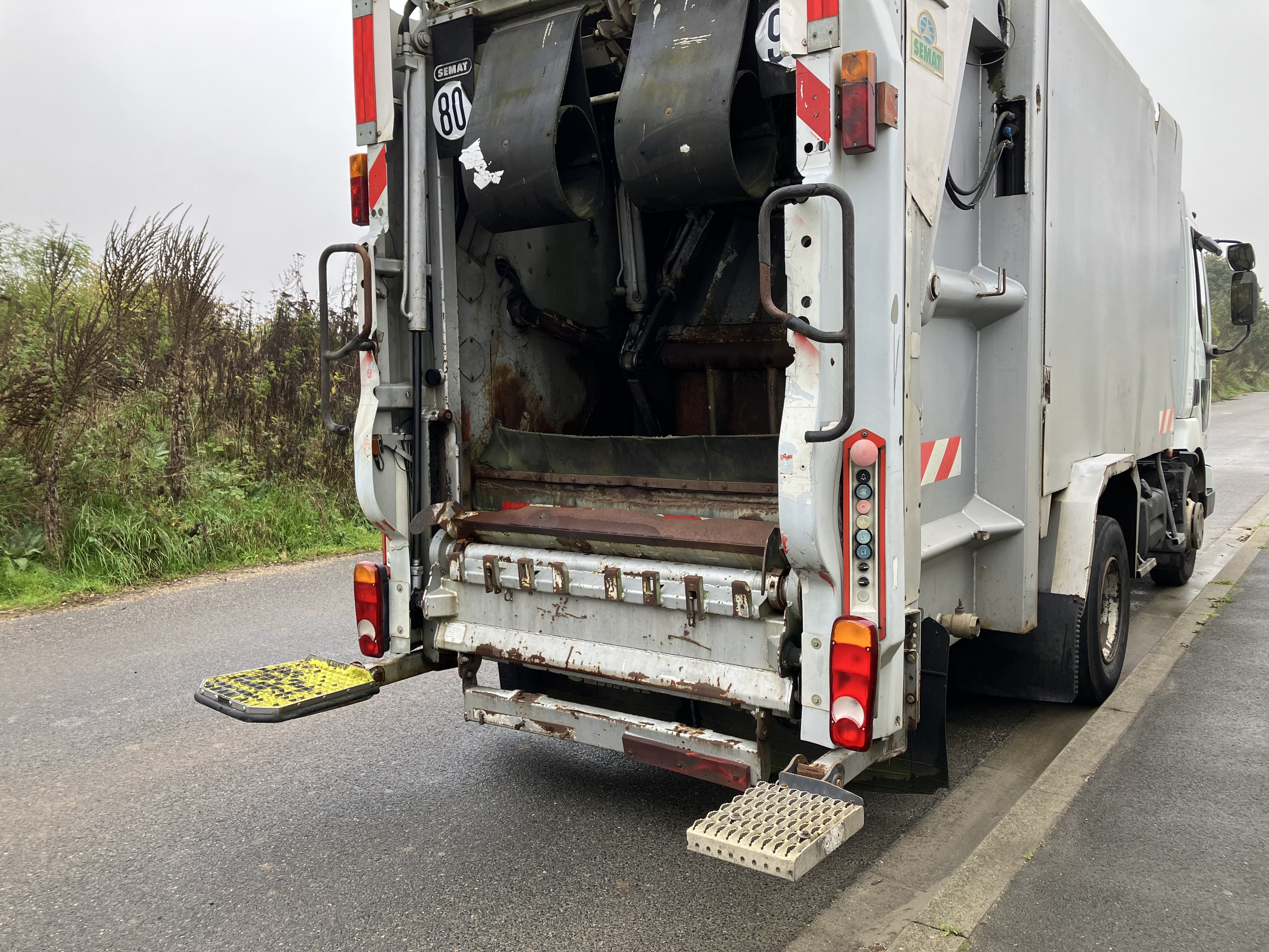 CAMION POUBELLE BOM MIDLUM 180-10T