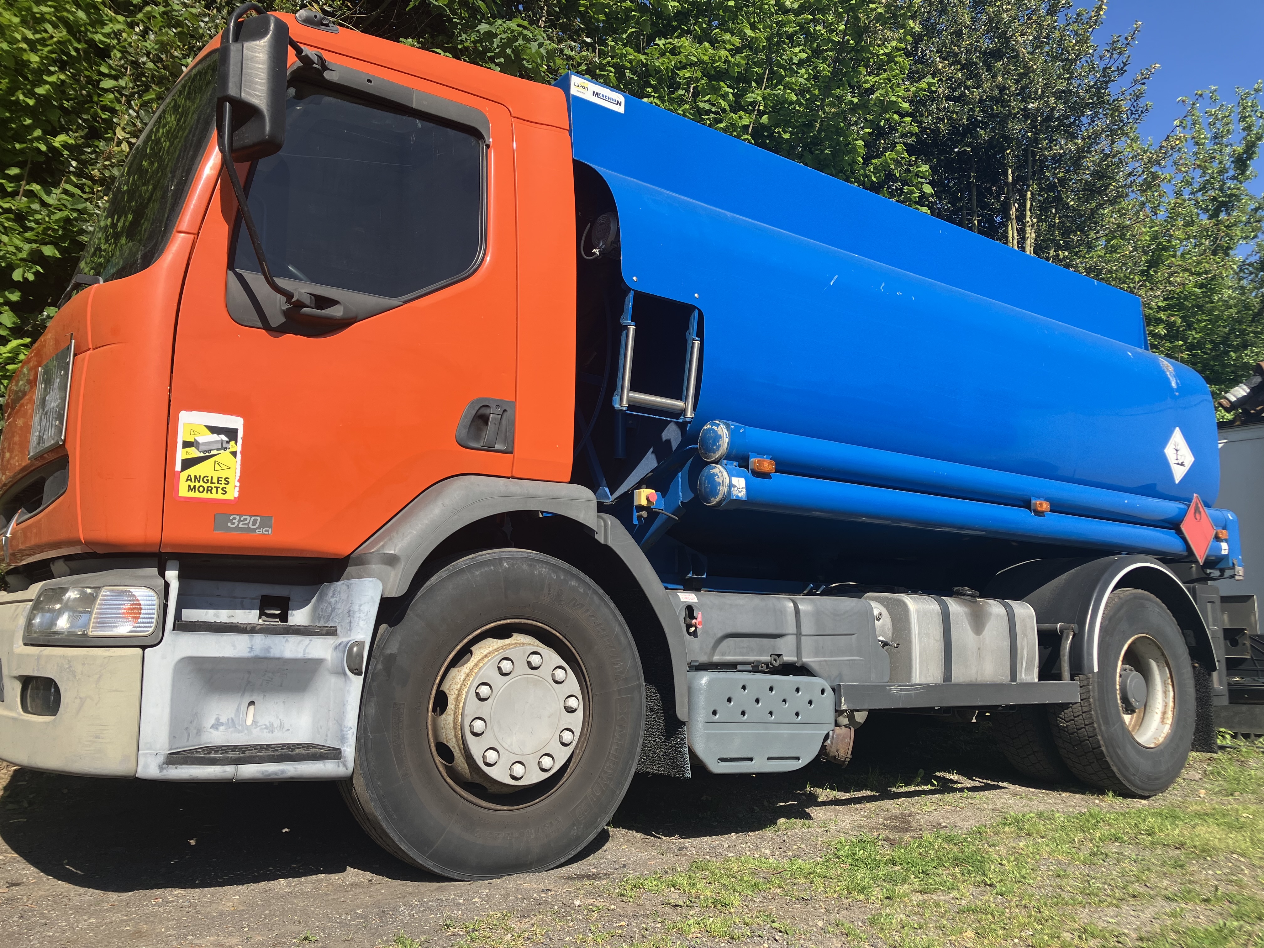 Camion citerne carburant 12000 litres Merceron 