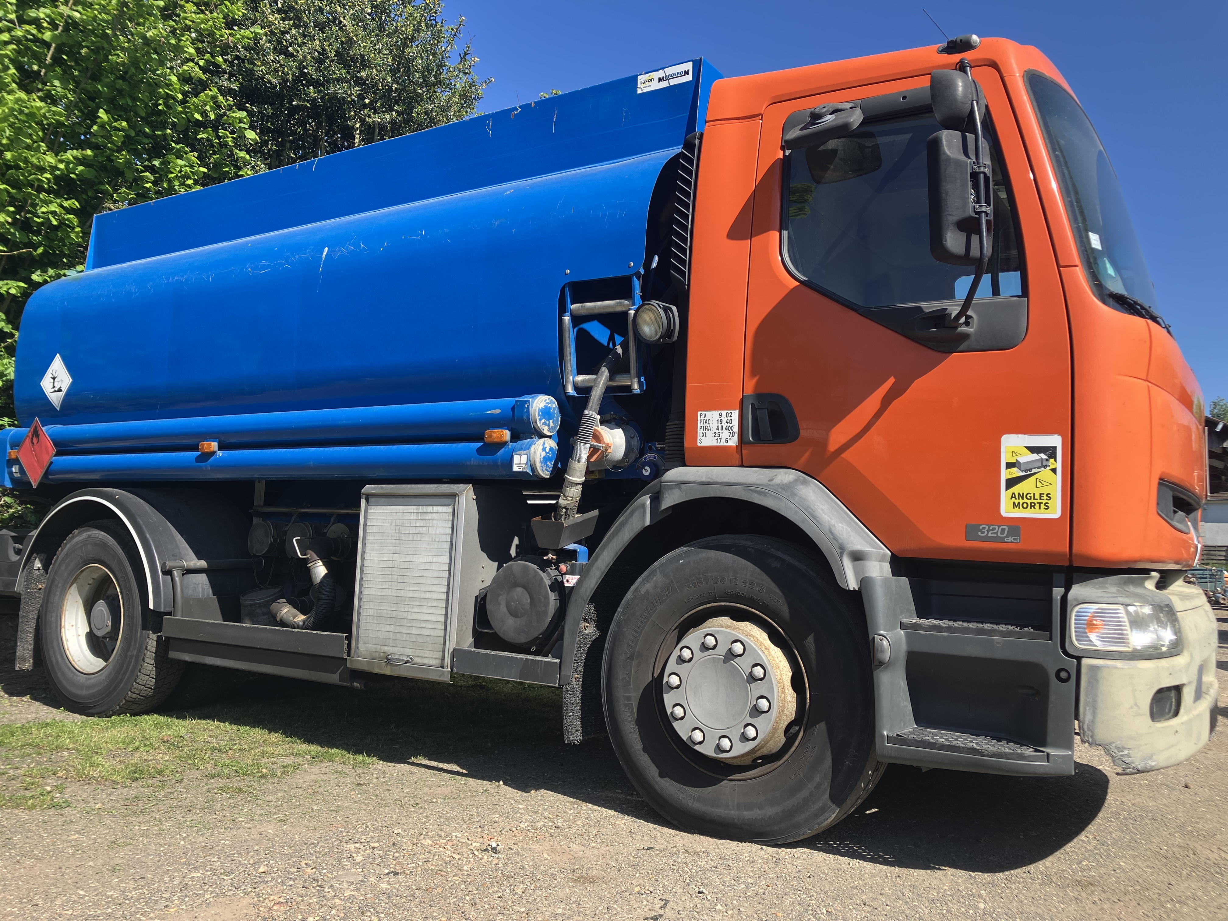 Camion citerne carburant 12000 litres Merceron 
