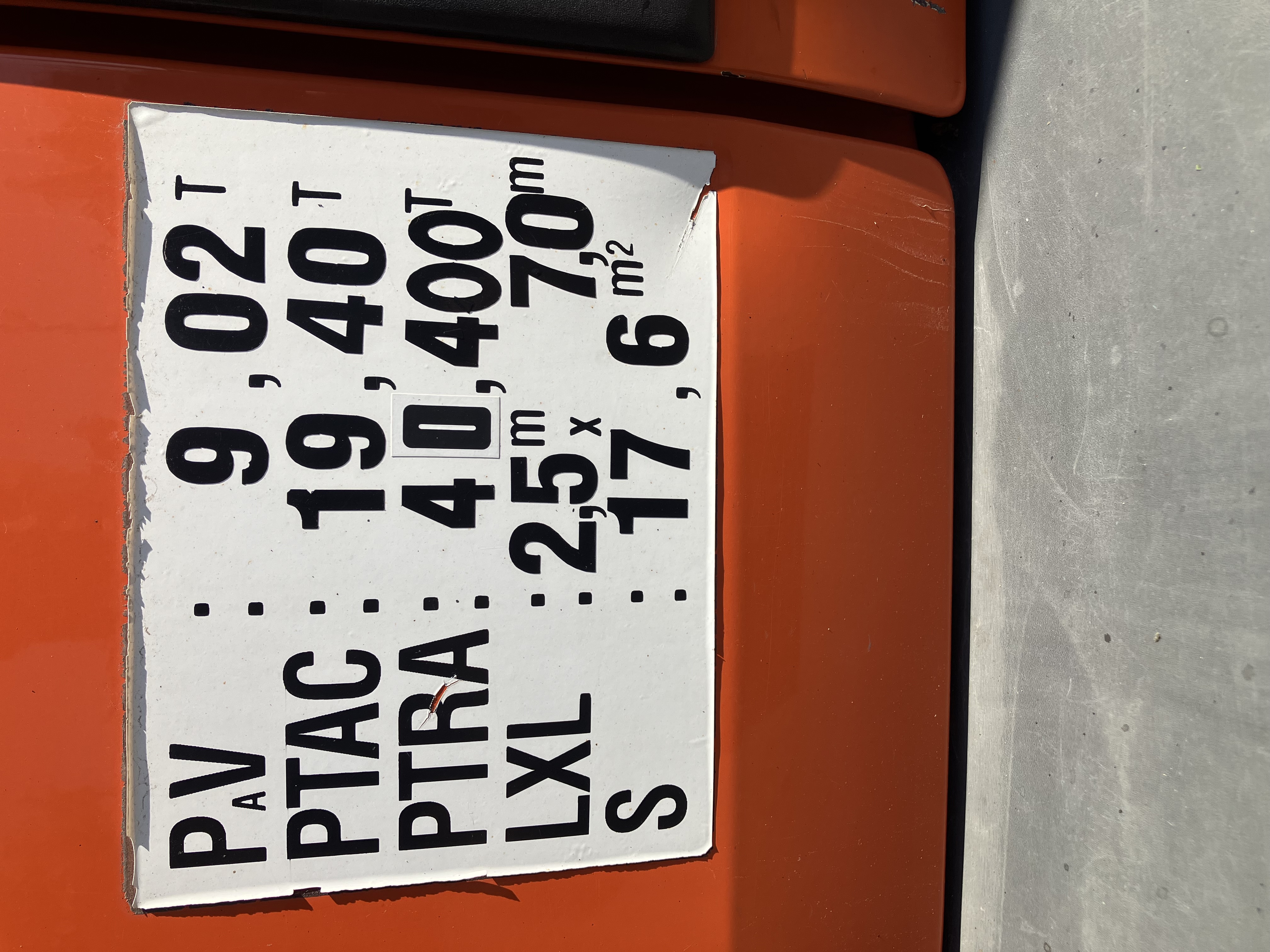 Camion citerne carburant 12000 litres Merceron 