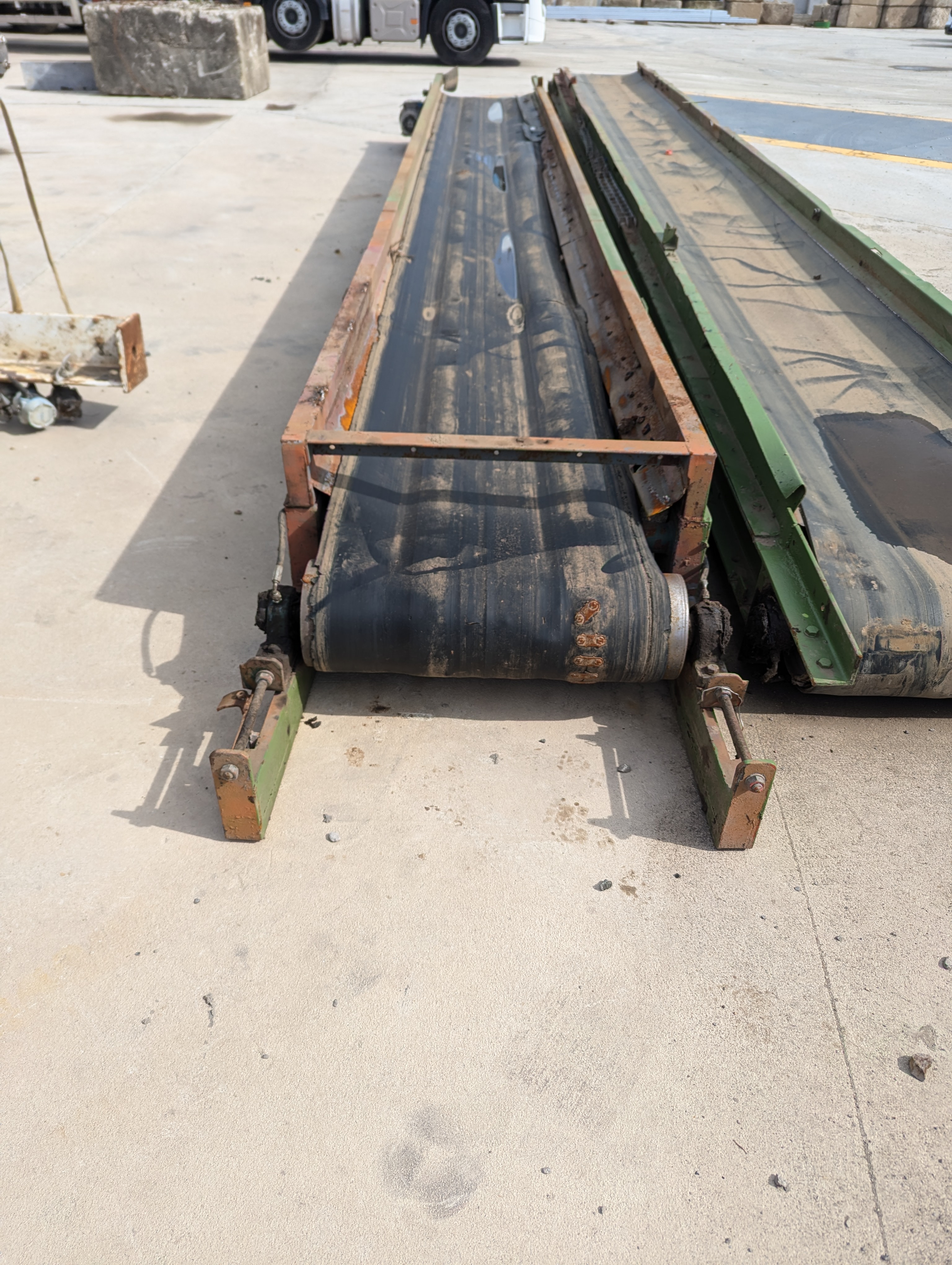 Conveyor belt 