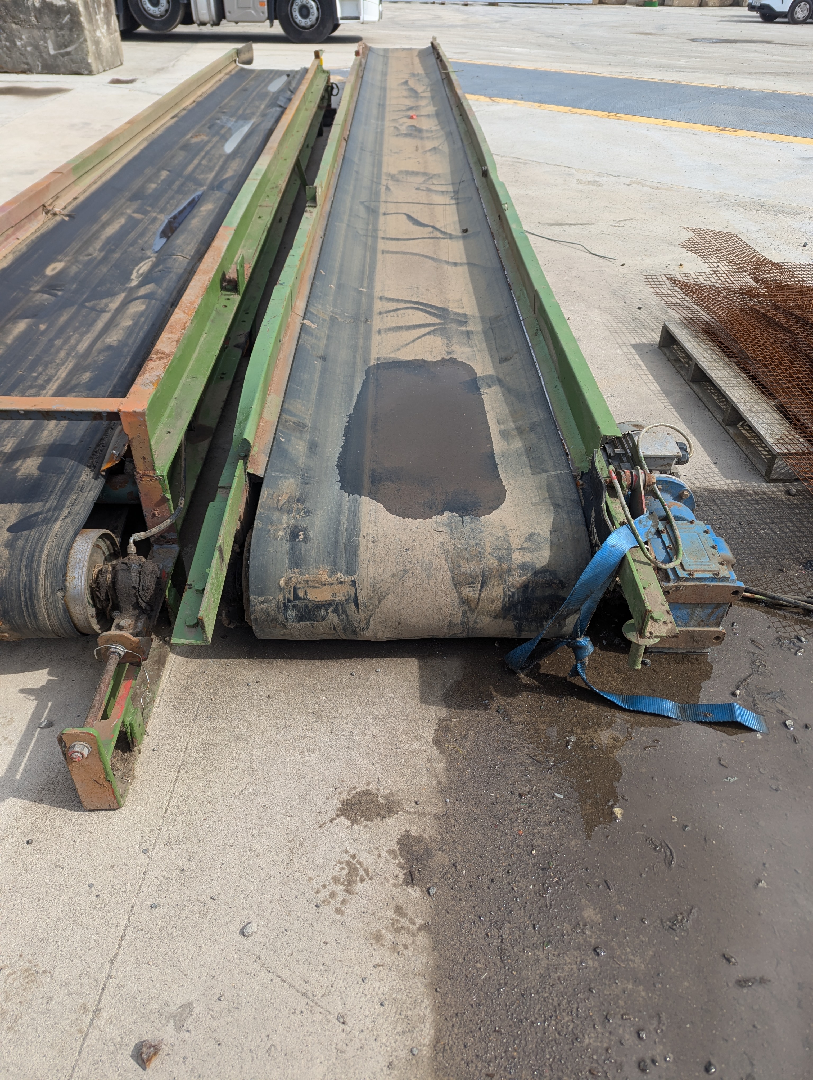 Conveyor belt 