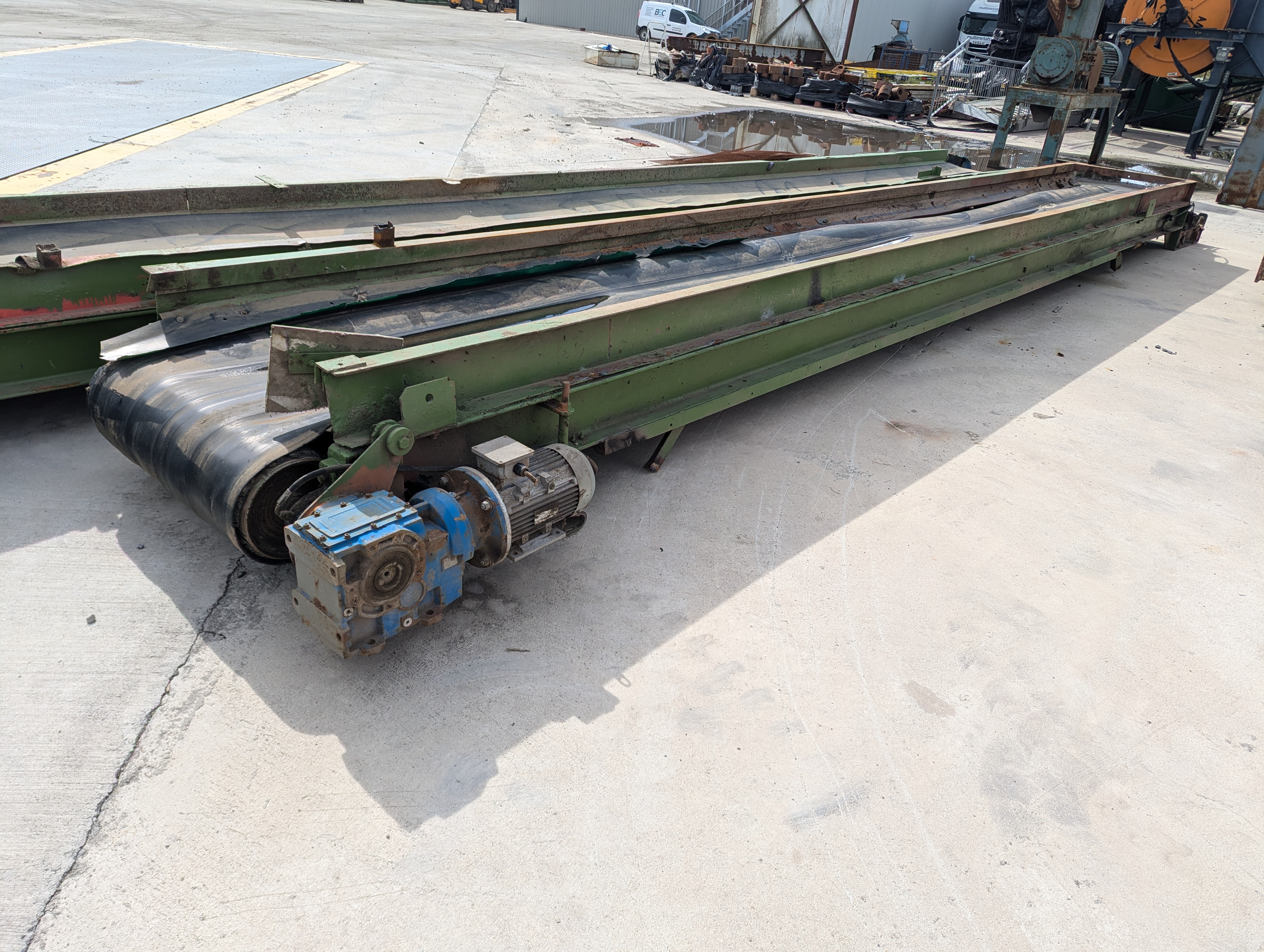 Conveyor belt 