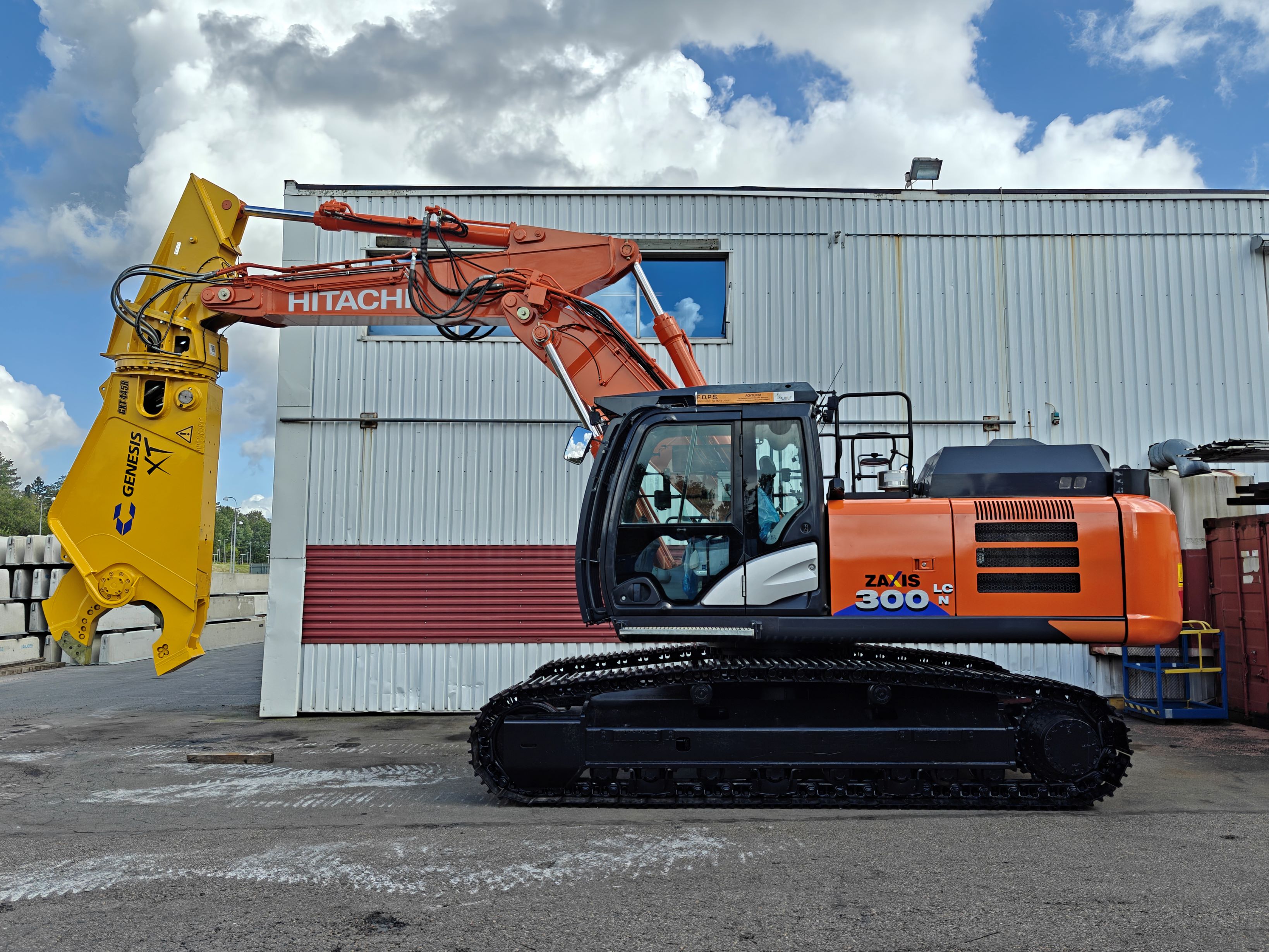 Hitachi ZX300 2018 with new Genesis GXT 445 shear 