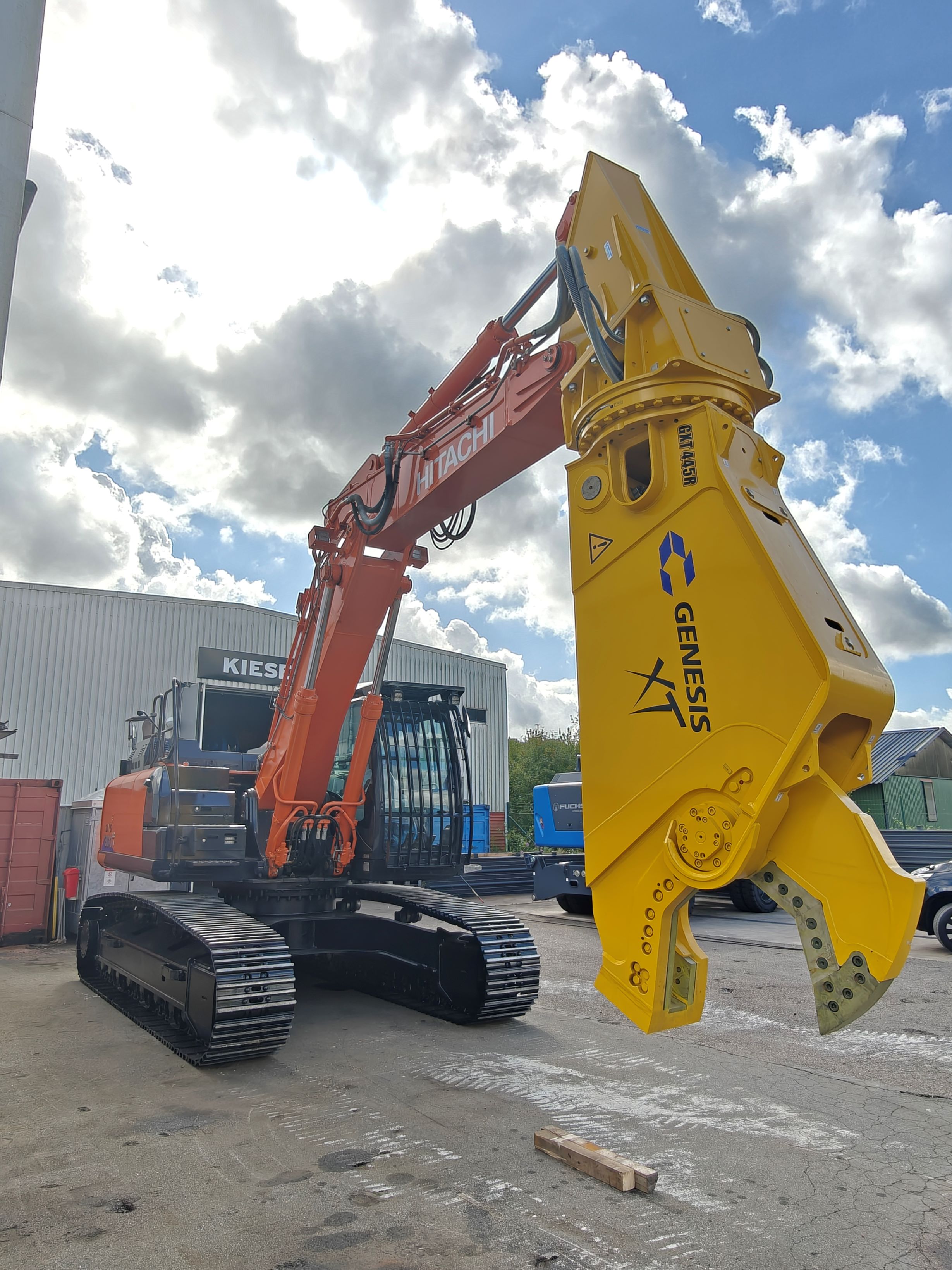Hitachi ZX300 2018 with new Genesis GXT 445 shear 