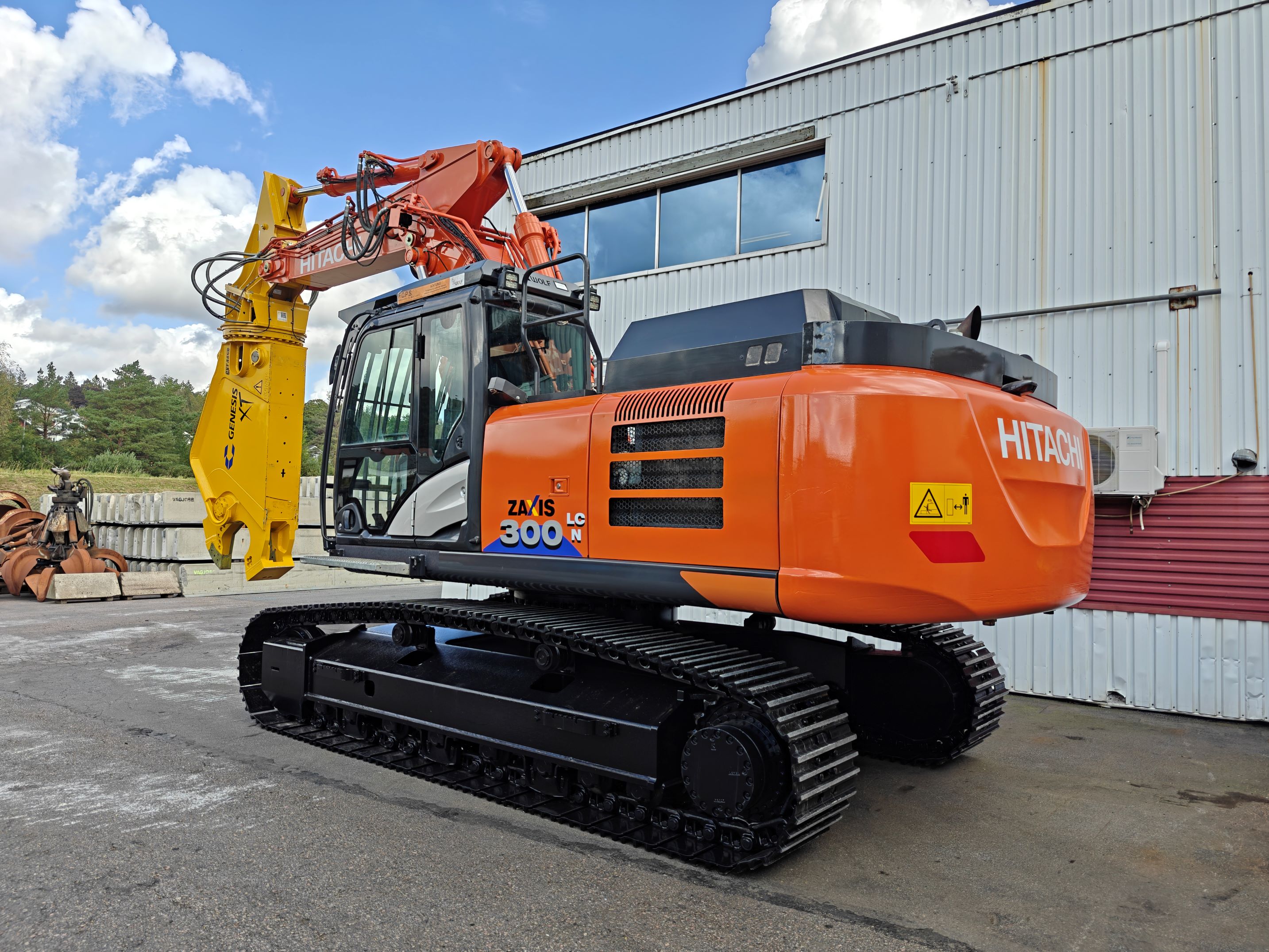 Hitachi ZX300 2018 with new Genesis GXT 445 shear 