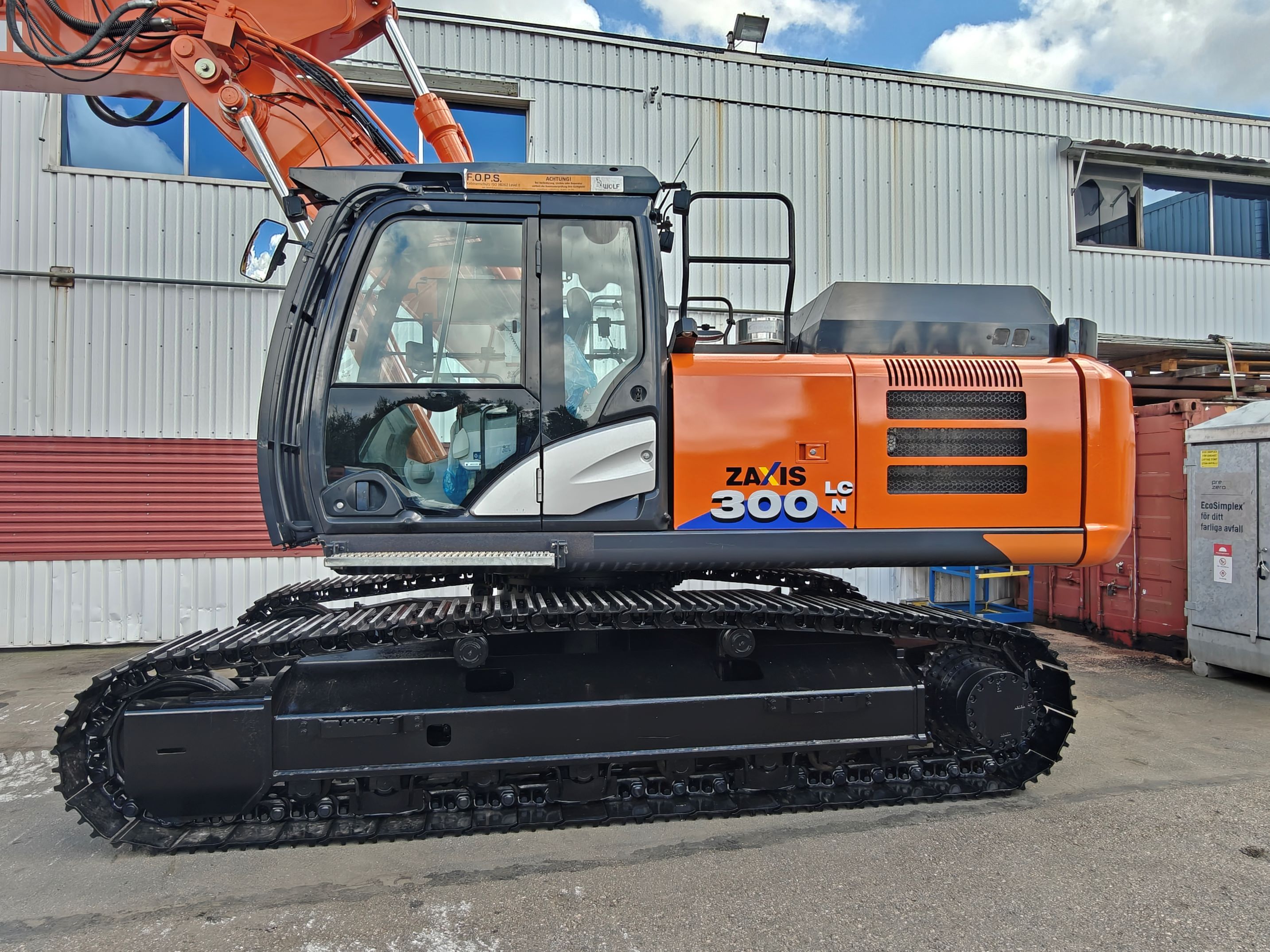 Hitachi ZX300 2018 with new Genesis GXT 445 shear 