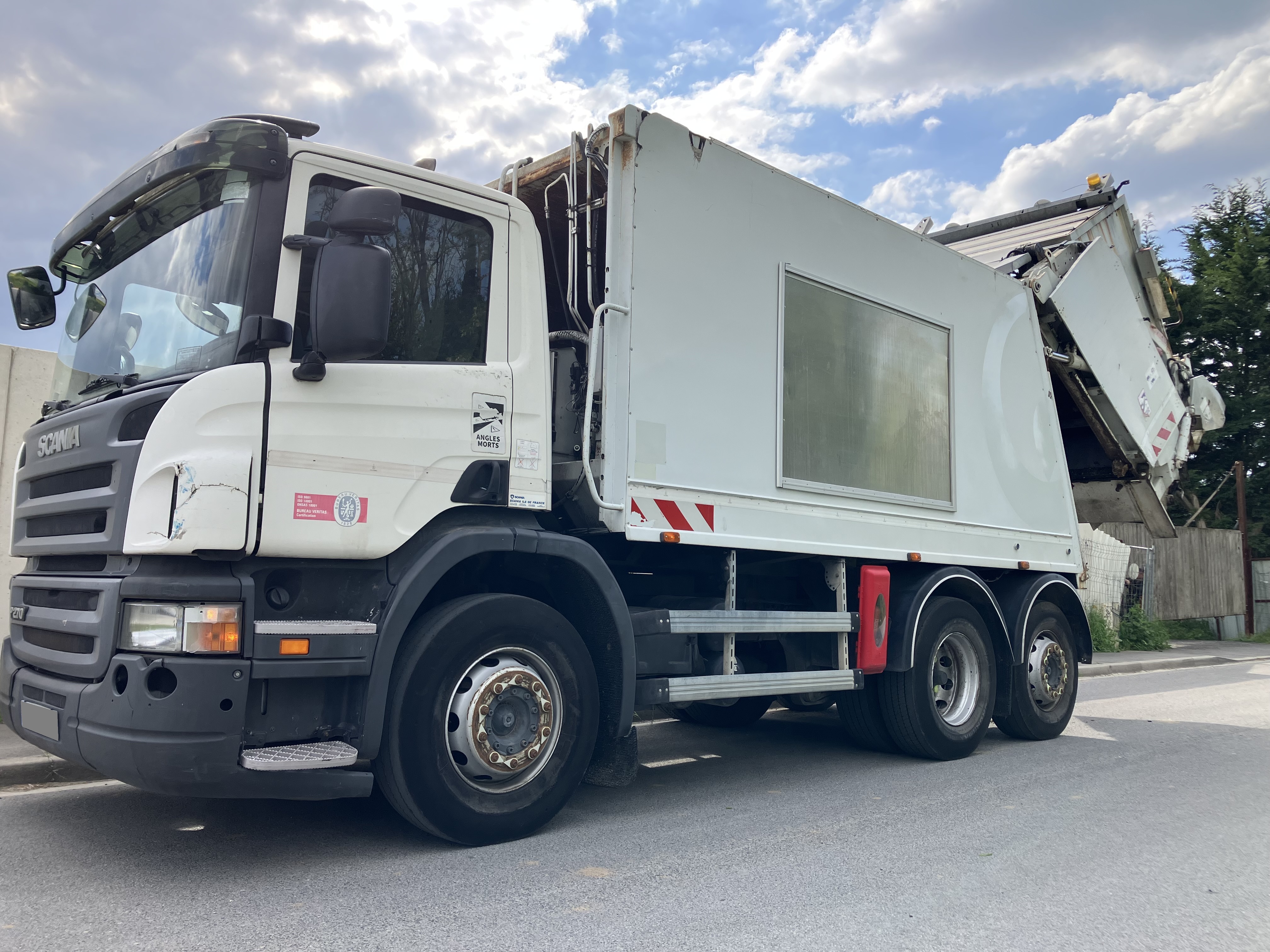 BENNE A ORDURES 6/2/4 SCANIA P270 