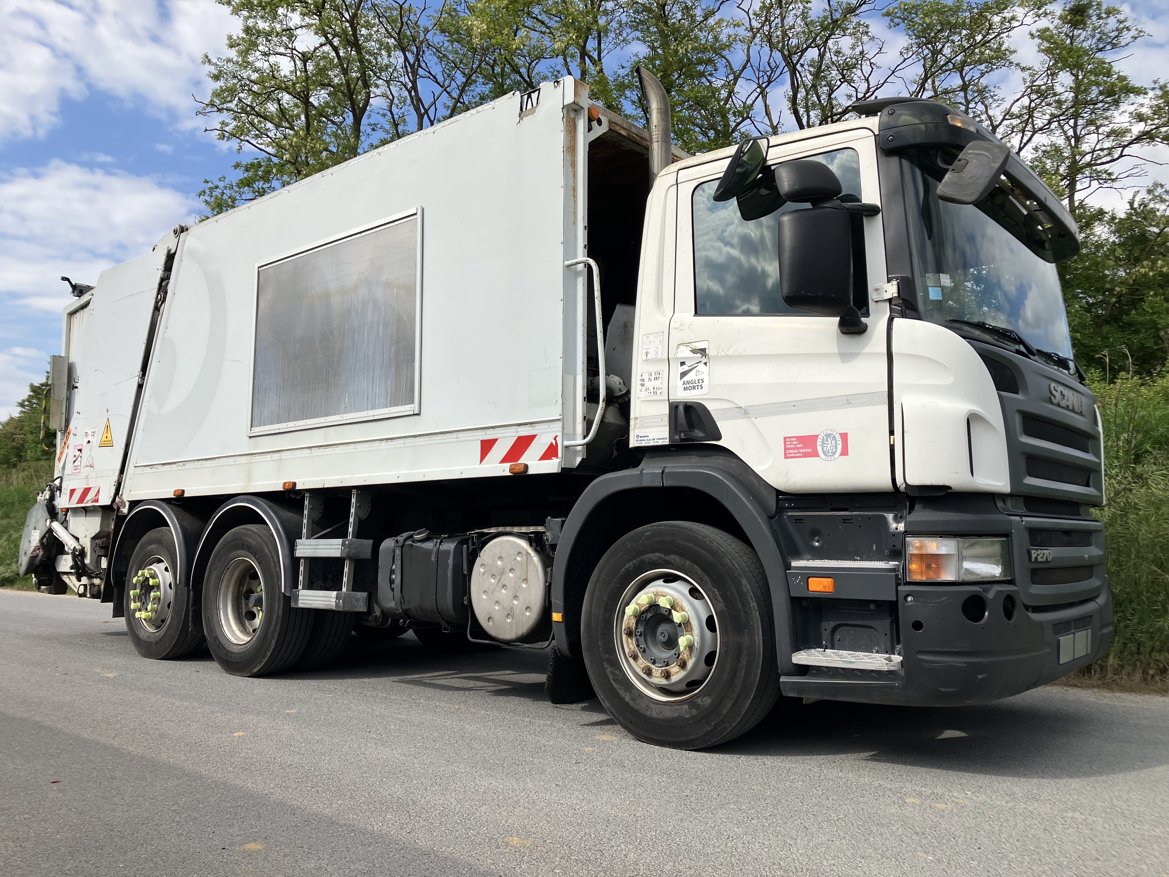 BENNE A ORDURES 6/2/4 SCANIA P270 