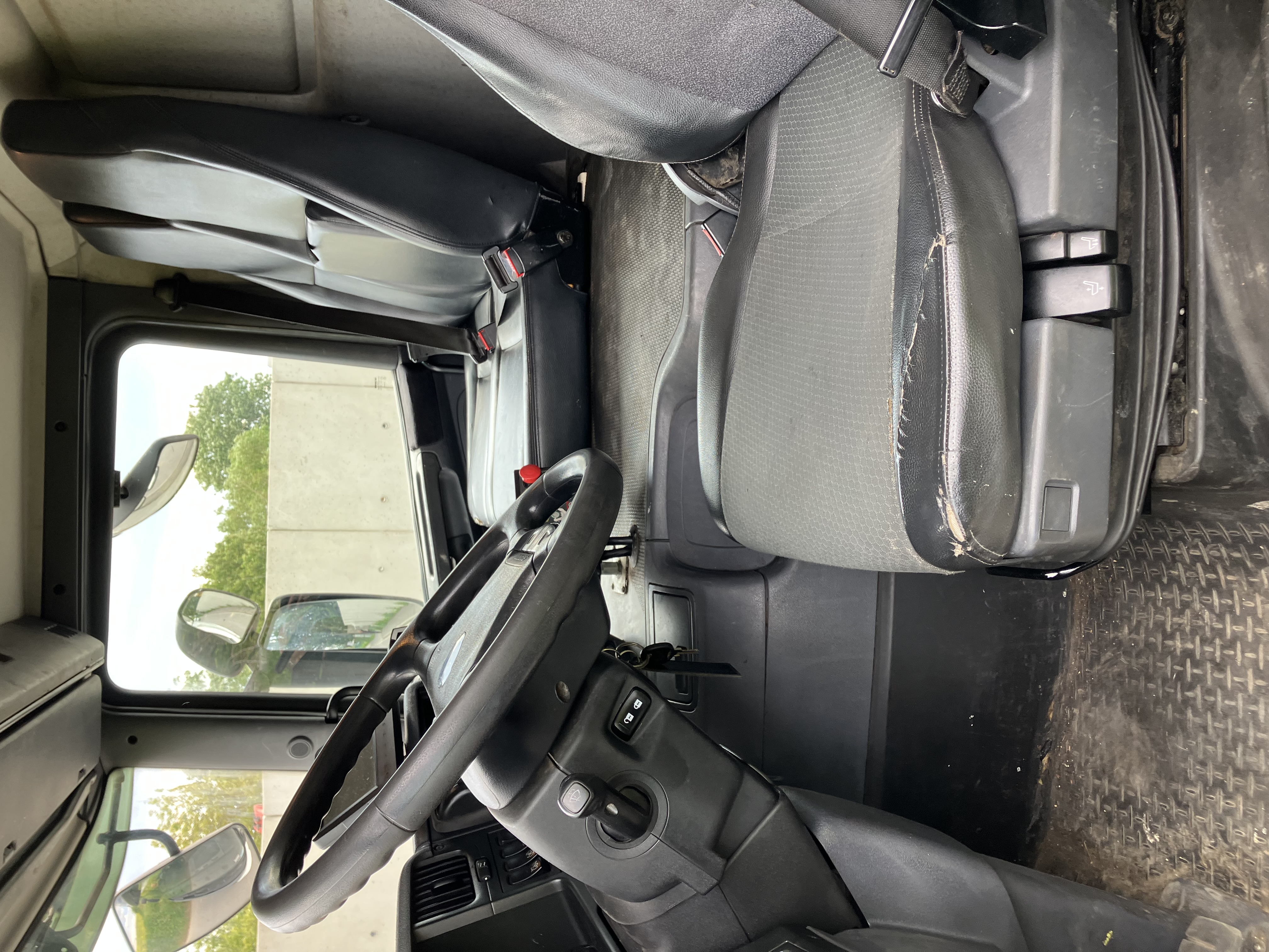 BENNE A ORDURES 6/2/4 SCANIA P270 