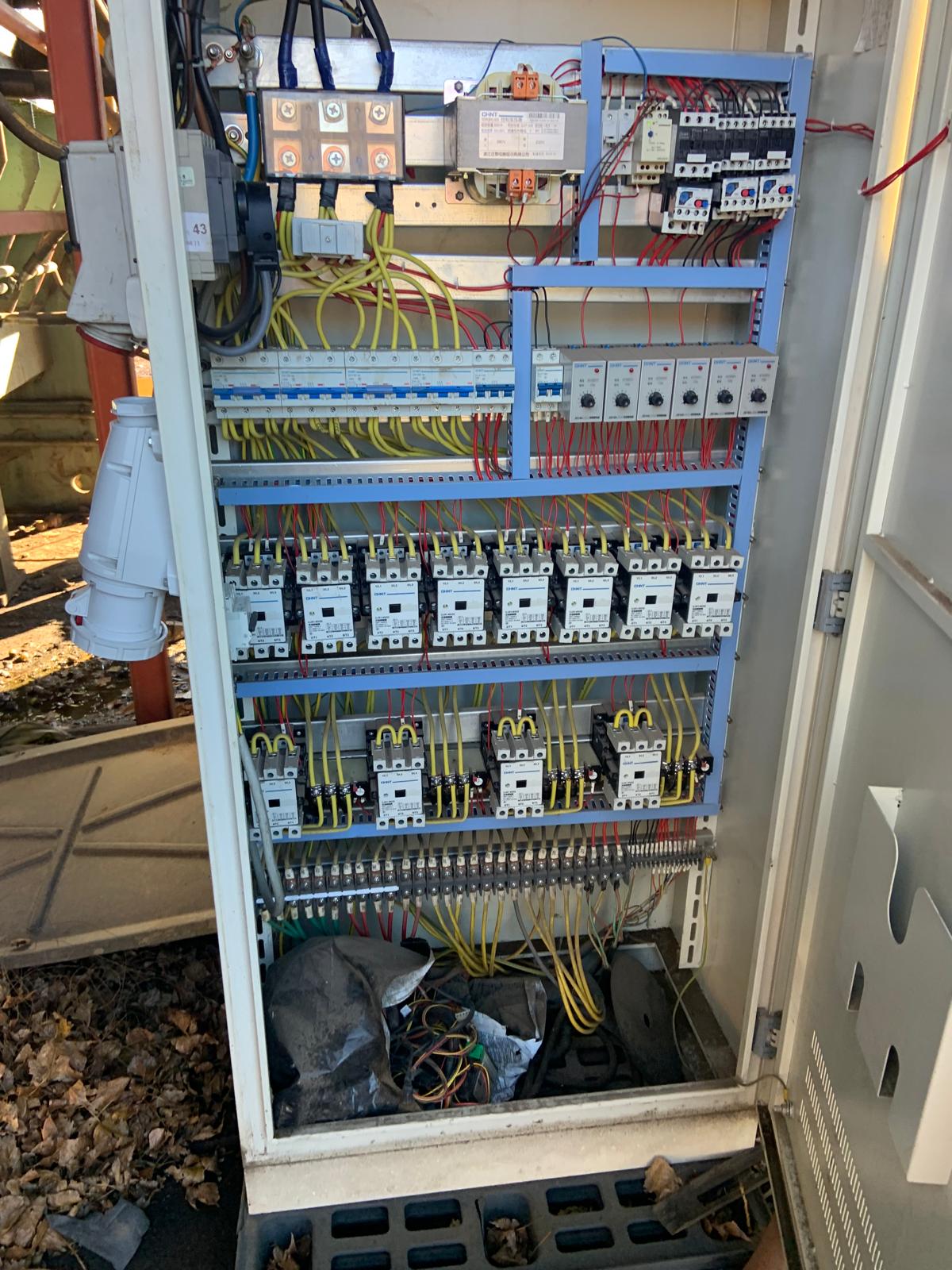 Ready for sale a Low working hours shear baler