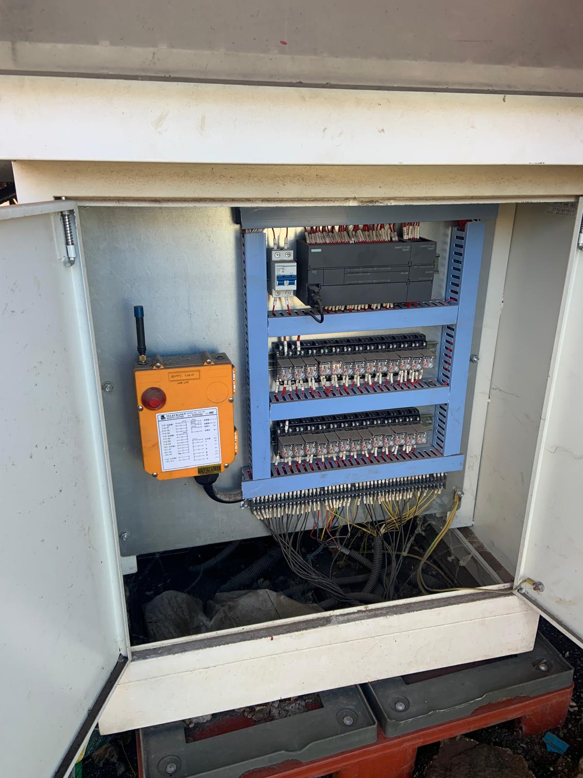 Ready for sale a Low working hours shear baler