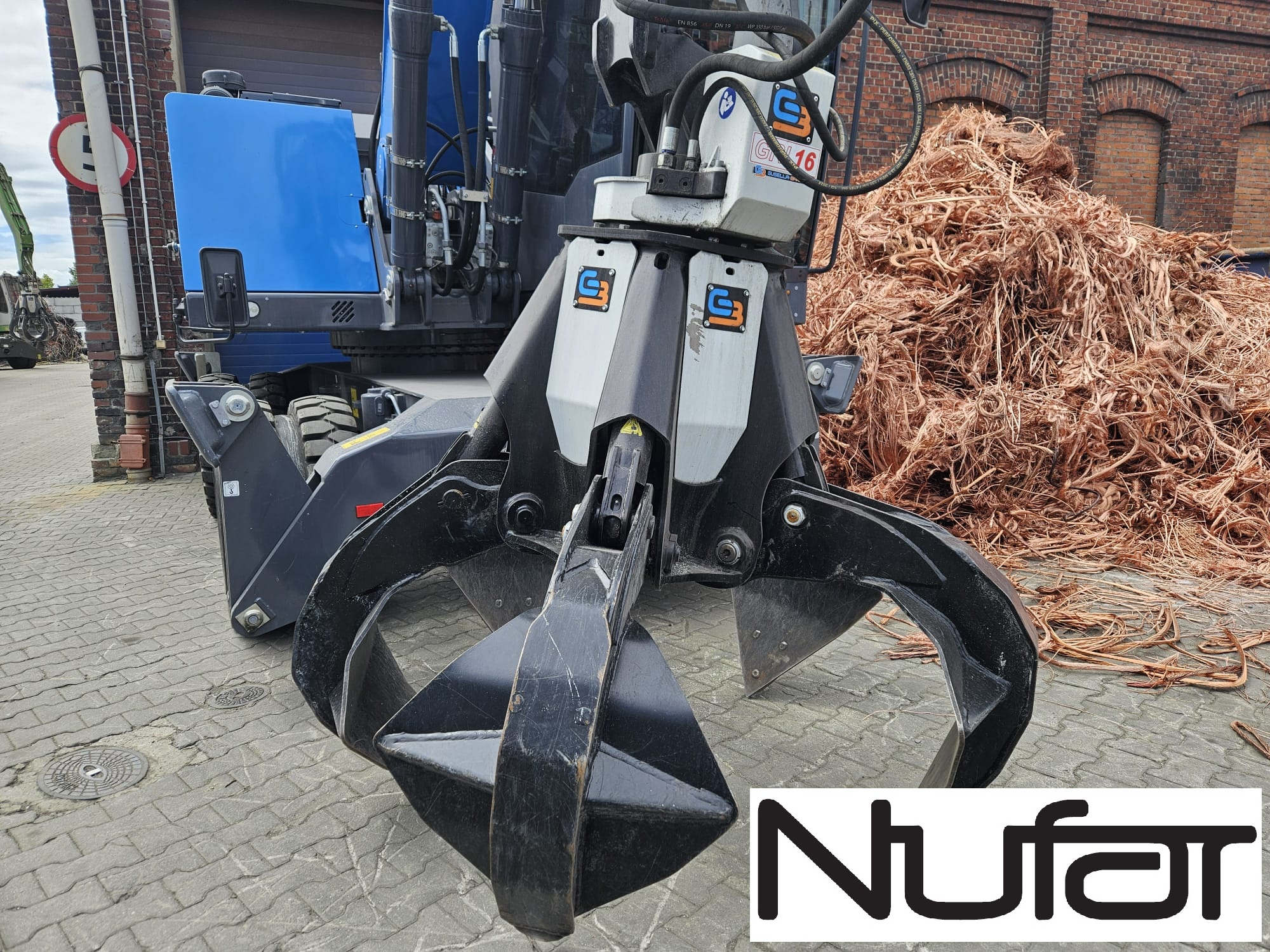 Scrap grab Gusella Bakker 