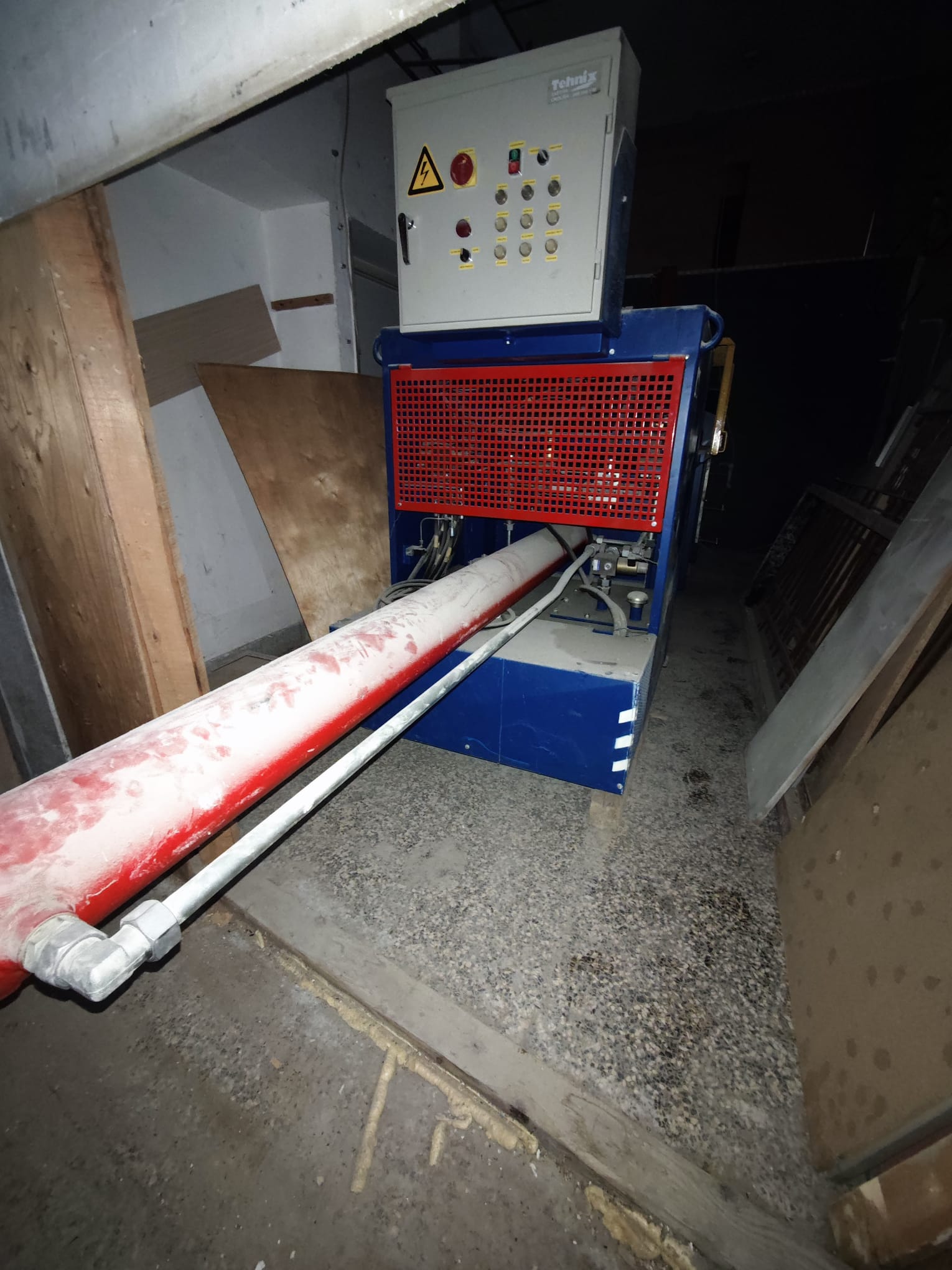 Tehnix 40t automatic paper press