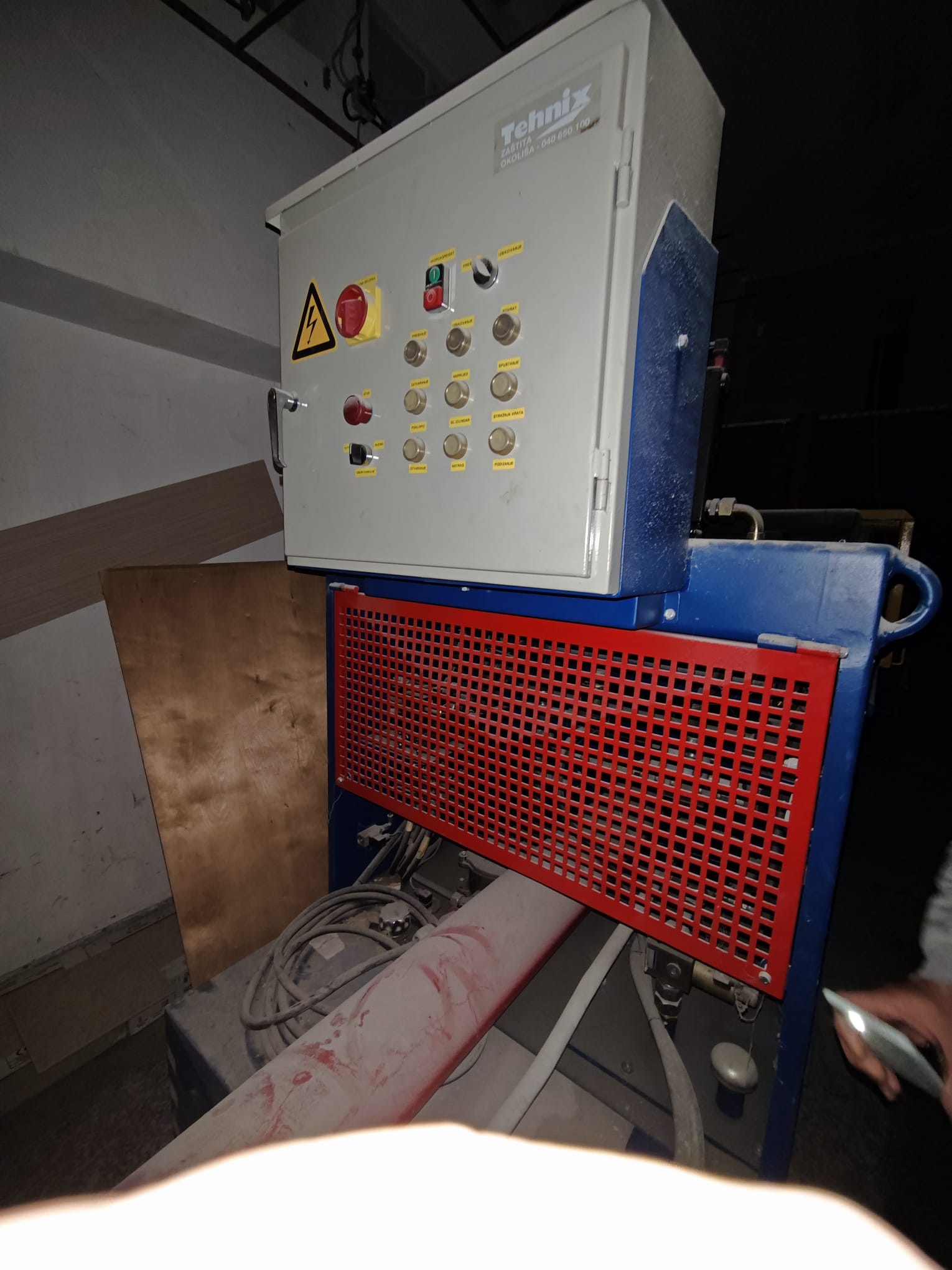 Tehnix 40t automatic paper press