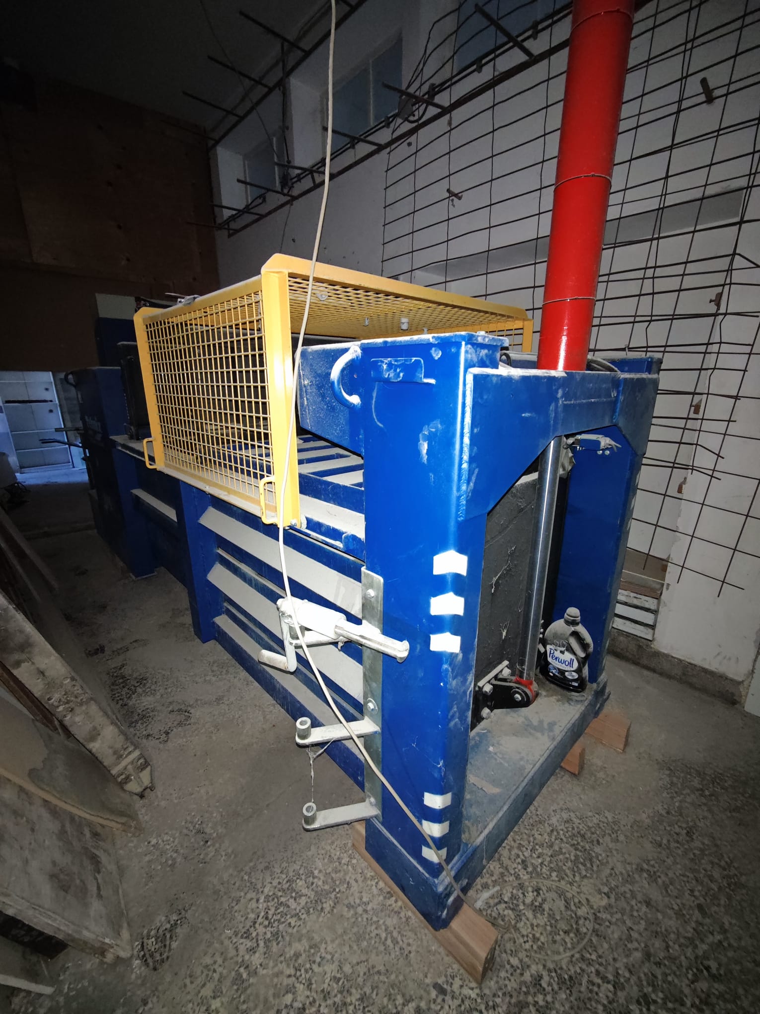 Tehnix 40t automatic paper press