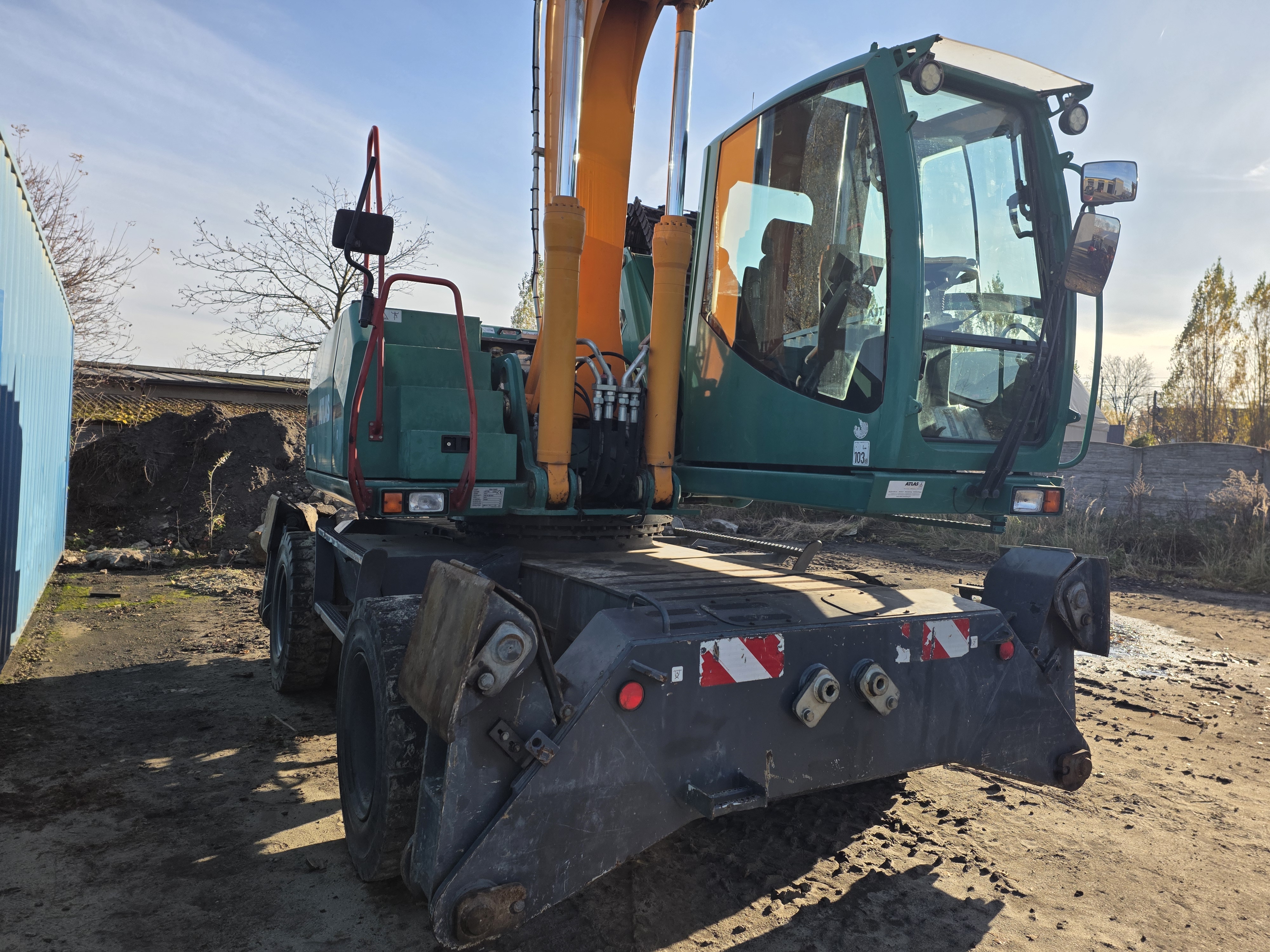 Atlas MH 250 scrap handler 